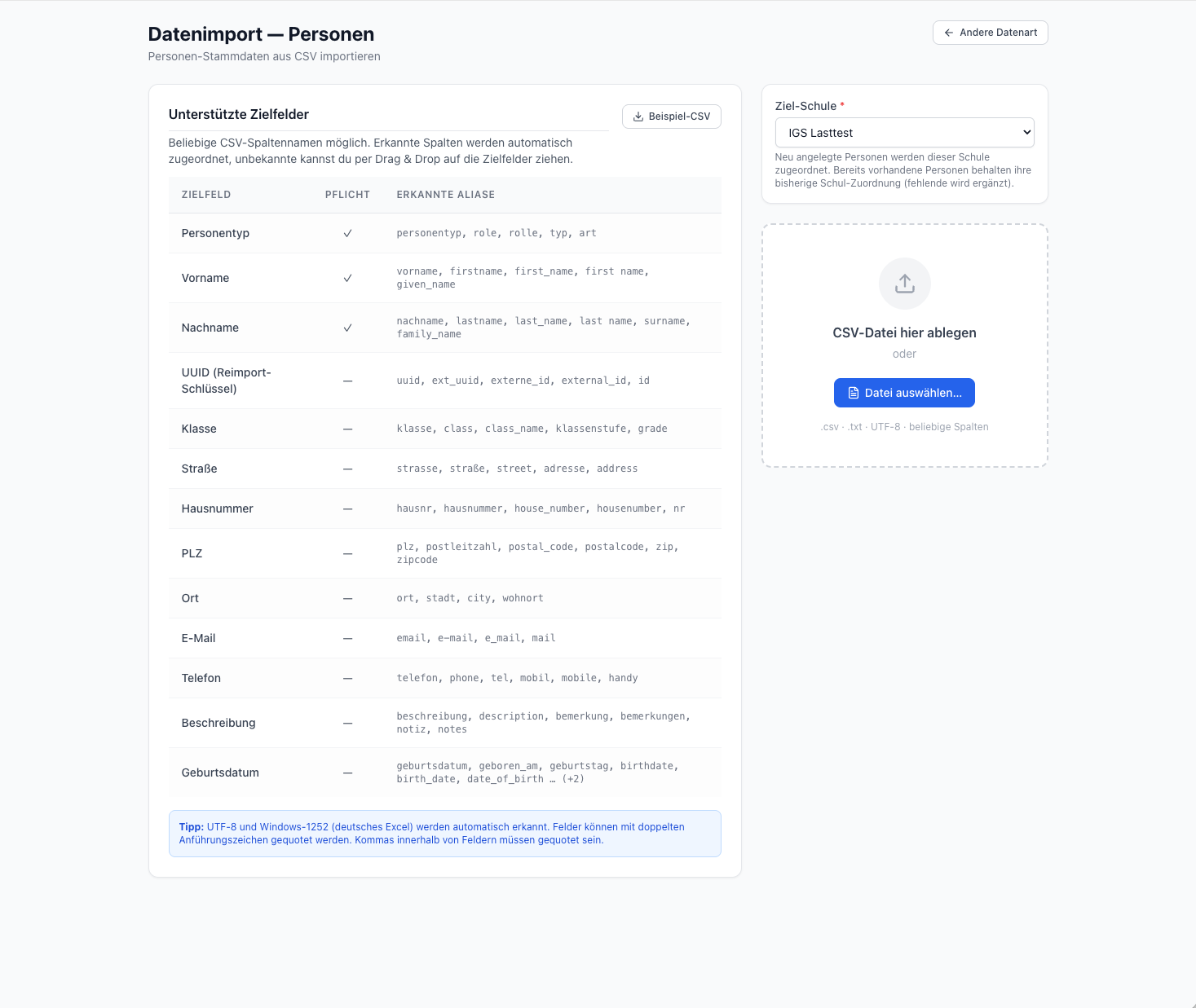 Datenimport-Assistent für Personen mit Übersicht der unterstützten Zielfelder, Beispiel-CSV und Drop-Zone für den Upload